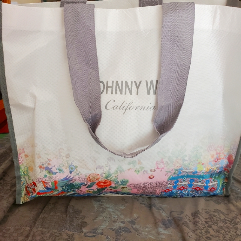 Johnny was shopper Bag